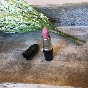 Mac satin lipstick in Snob A31